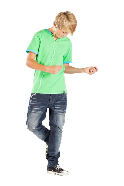 Мальчик-подросток танцует с музыкой — стоковое фото