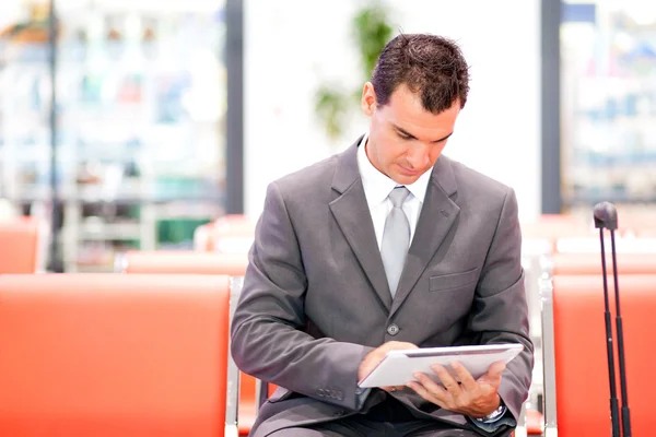 Businessman using tablet at airport — Stock Photo, Image