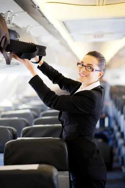Zakenvrouw op vliegtuig — Stockfoto