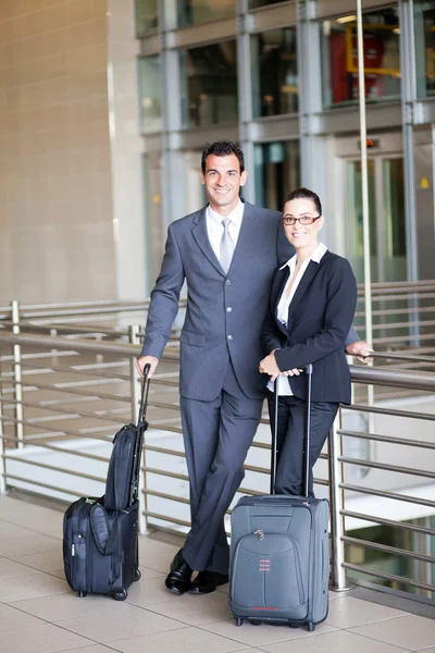 Viajantes a negócios no aeroporto — Fotografia de Stock