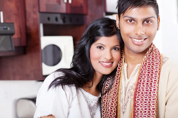 Zbliżenie portret młodej pary indyjskiej — Zdjęcie stockowe