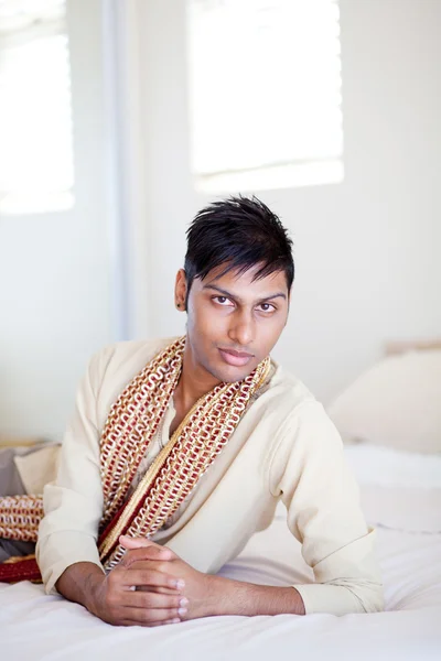 Indyjski człowiek w tradycyjne stroje — Zdjęcie stockowe