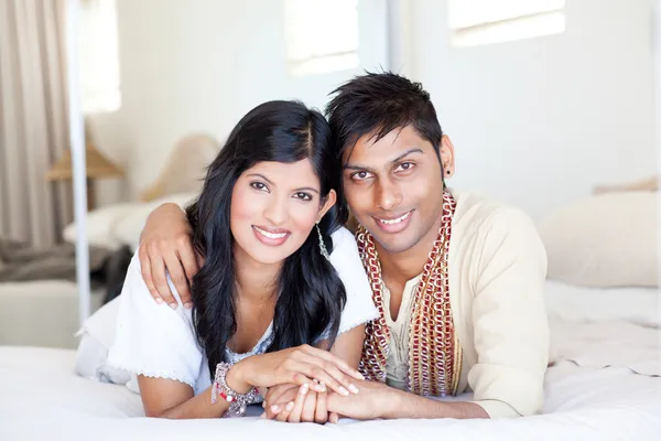 Amante jovem casal indiano — Fotografia de Stock
