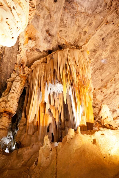 Formacje wewnątrz jaskiń krasowych — Zdjęcie stockowe