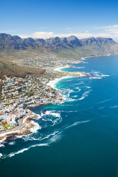 Letecký pohled na pobřeží Kapského města — Stock fotografie