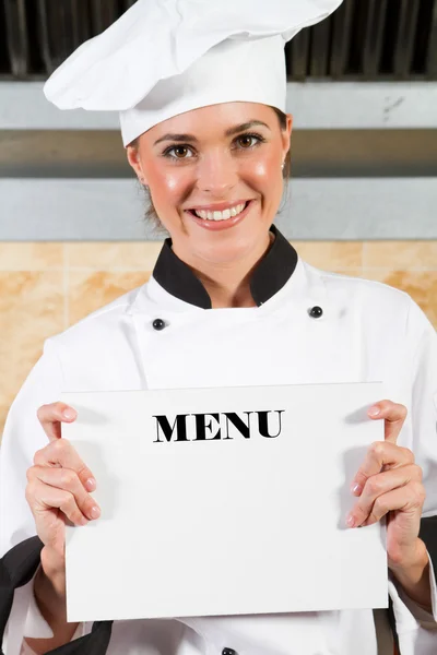 Chef feminino segurando menu — Fotografia de Stock
