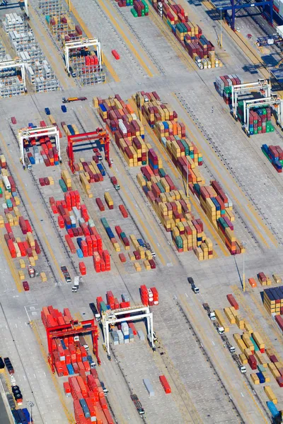 Containers empilhamento em Durban Harbour, África do Sul — Fotografia de Stock