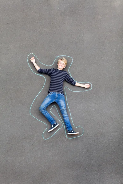 Lekfull tonåring pojke — Stockfoto