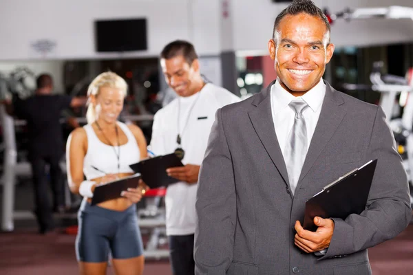 Gym manager en personeel — Stockfoto
