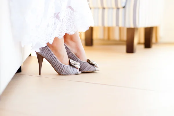 Gelin elbise ve ayakkabı — Stok fotoğraf