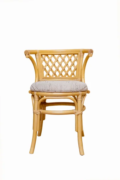 Rattan židle na bílém pozadí — Stock fotografie
