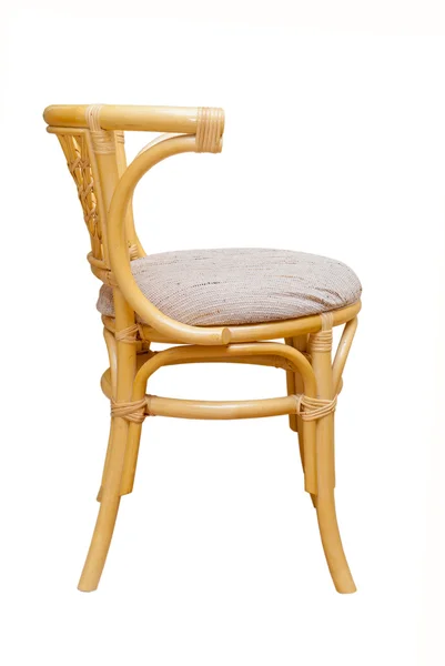 Rattan židle na bílém pozadí — Stock fotografie