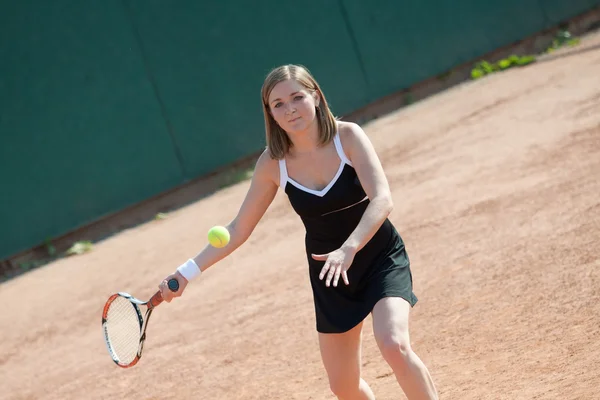 Menina de tênis . — Fotografia de Stock