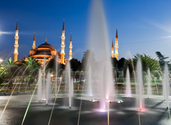 在晚上-伊斯坦布尔，土耳其蓝色清真寺. — 图库照片