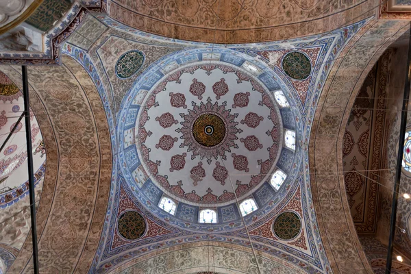 Interieur van de blauwe moskee / istanbul, Turkije — Stockfoto