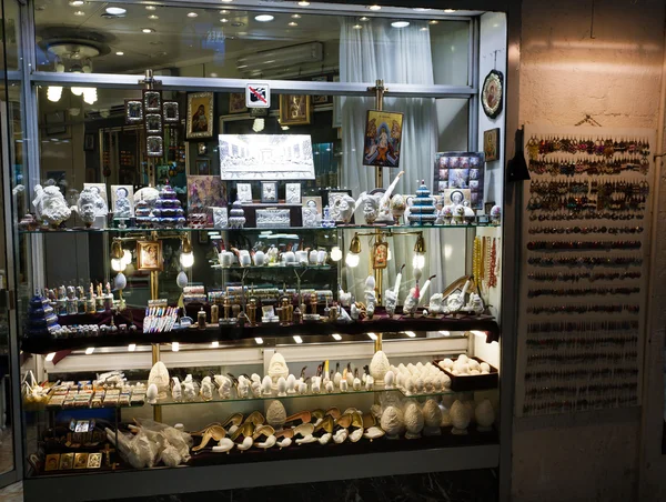 Turecki-Biżuteria na sprzedaż, Krytego Bazaru w Stambule. — Zdjęcie stockowe