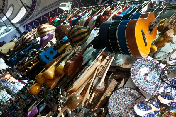 Geschäft mit Musikinstrumenten. — Stockfoto