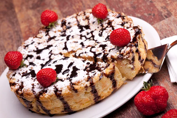 Cheesecake delicios decorat cu căpșuni — Fotografie, imagine de stoc