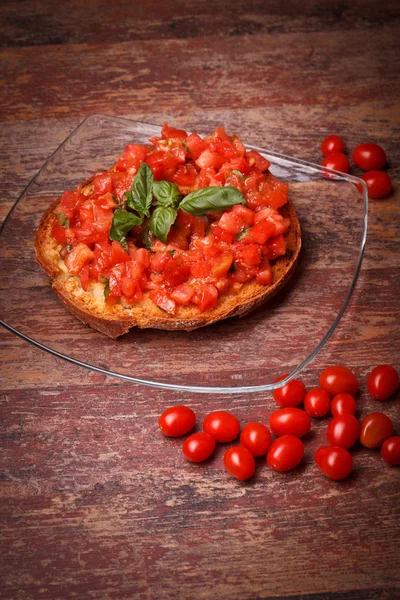 Frisella i Wiśniowe pomidory — Zdjęcie stockowe