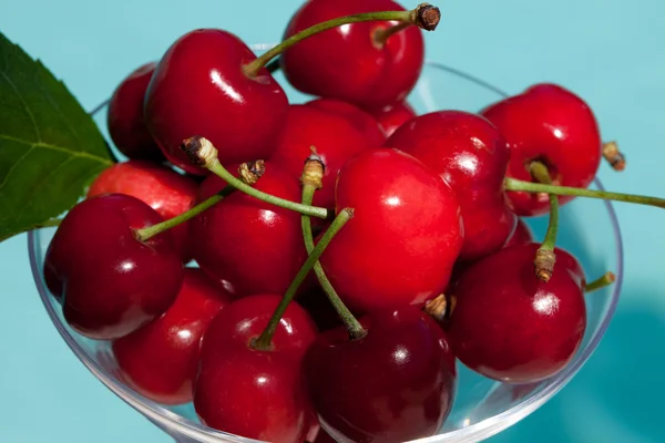 Closeup Of Glass With Cherries — Stock Photo, Image