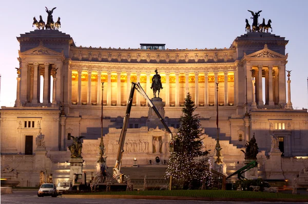 Διακόσμηση το χριστουγεννιάτικο δέντρο - Ρώμη, piazza venezia — Φωτογραφία Αρχείου