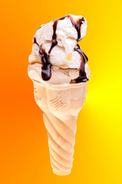 Cono con helado —  Fotos de Stock