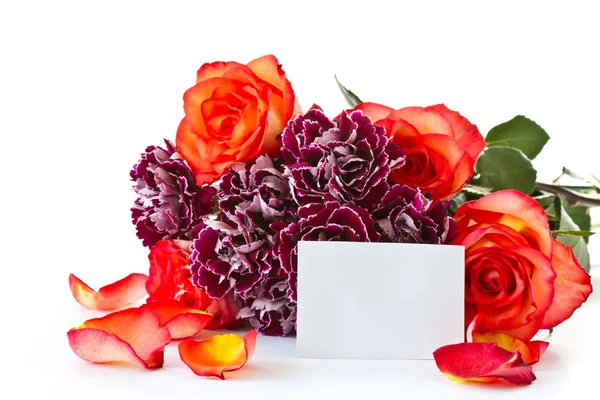 Bellissimo bouquet di rose rosse con garofani — Foto Stock