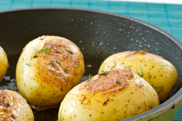 Unga stekt potatis — Stockfoto