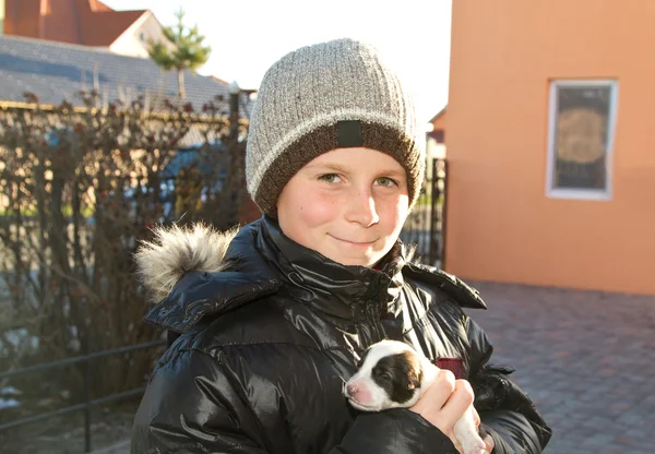Teenager with a puppy — Stock Photo, Image