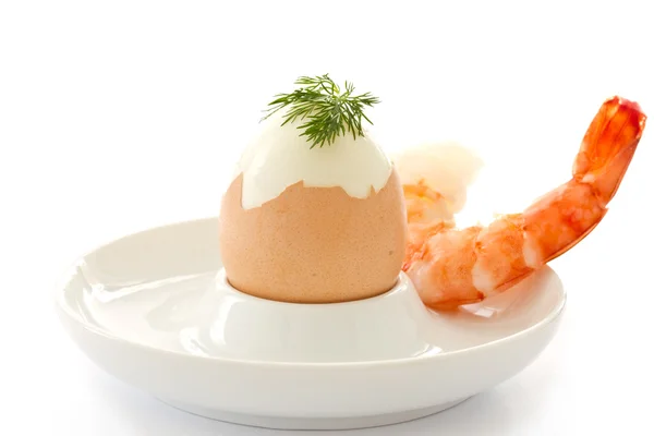 Boiled egg and large shrimp — Stock Photo, Image