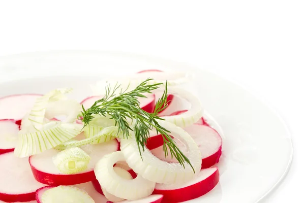 Salada fresca de rabanetes vermelhos frescos — Fotografia de Stock