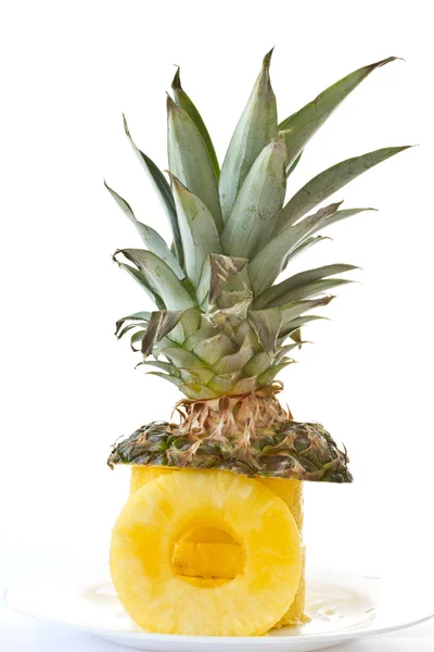 Soyulmuş dilim ananas — Stok fotoğraf