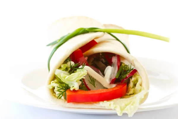 Pita bread stuffed with vegetables — Stock Photo, Image
