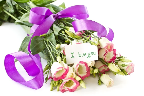 Försäkran om kärlek och en bukett blommor lisianthus — Stockfoto