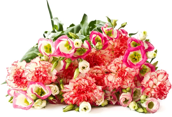 Букет з рожевих гвоздик і квітів ліліантус — стокове фото