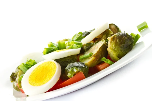 Brysselkål sallad med ägg — Stockfoto