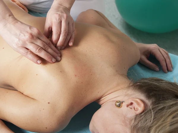 Schouder massage — Stockfoto