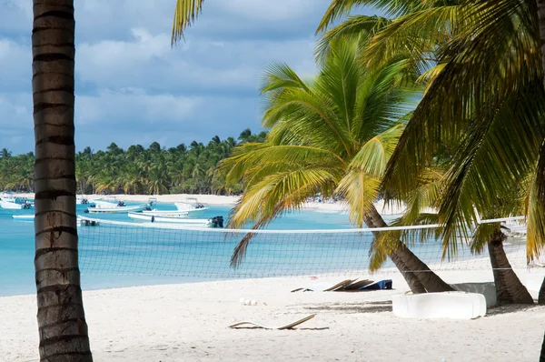 Traumhafter tropischer Strand auf der Halbinsel Samana in der Dominikanischen Republik — Stockfoto