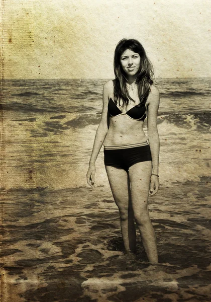 Beautiful girl on the beach. Photo in old color image style. — Stock Photo, Image