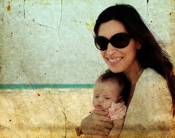 美しい母親と彼女の赤ちゃん — ストック写真