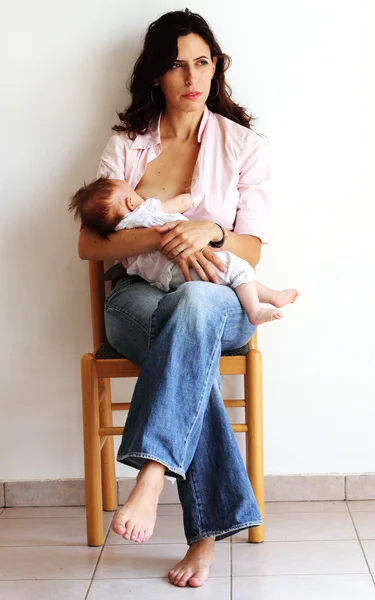授乳中の赤ちゃんソフトフォーカス — ストック写真