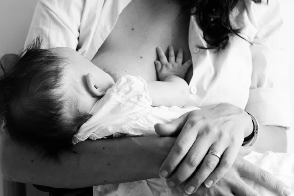 Mother feeding baby soft focus — Stock Photo, Image