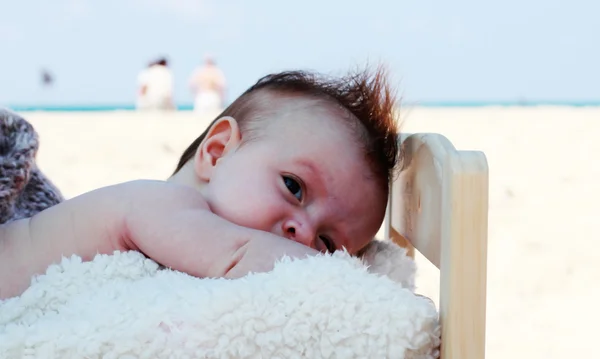 Bonito bebê de 5 meses — Fotografia de Stock
