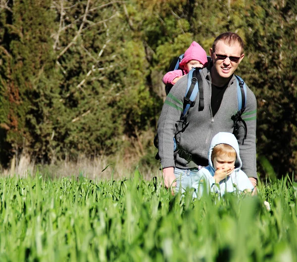 Father with two kids outdoors — Stock Photo, Image