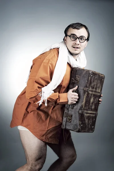 Странный человек с чемоданом без штанов Лицензионные Стоковые Изображения