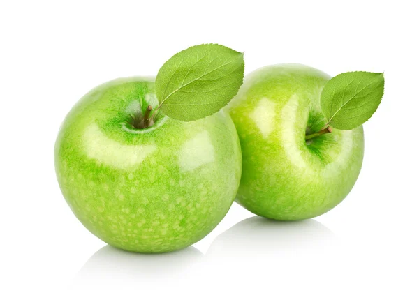 Duas maçãs verdes com folhas — Fotografia de Stock