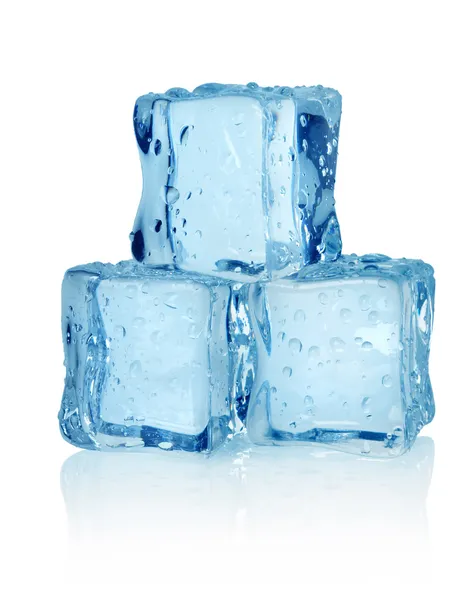 Três cubos de gelo isolados — Fotografia de Stock