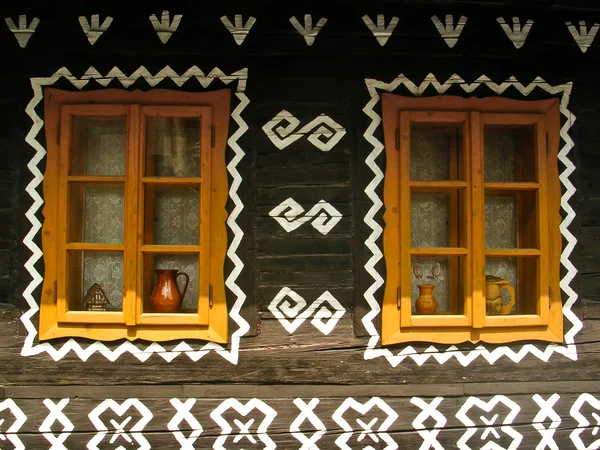 Okna s dekorací — Stock fotografie