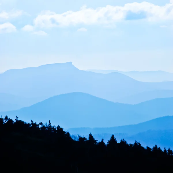 Silhouetten van de bergen — Stockfoto