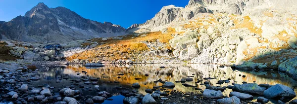 Panorama lago di montagna — Foto Stock
